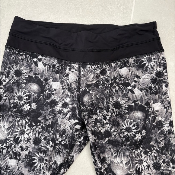 Lululemon Run Inspire Crop II in Flowabunga Black Angel Wing Size 10 - Picture 6 of 12